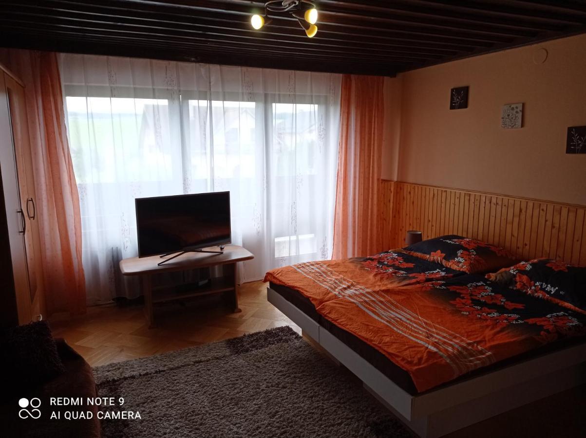 Penzion Sarka Hotel สตราบา ภายนอก รูปภาพ
