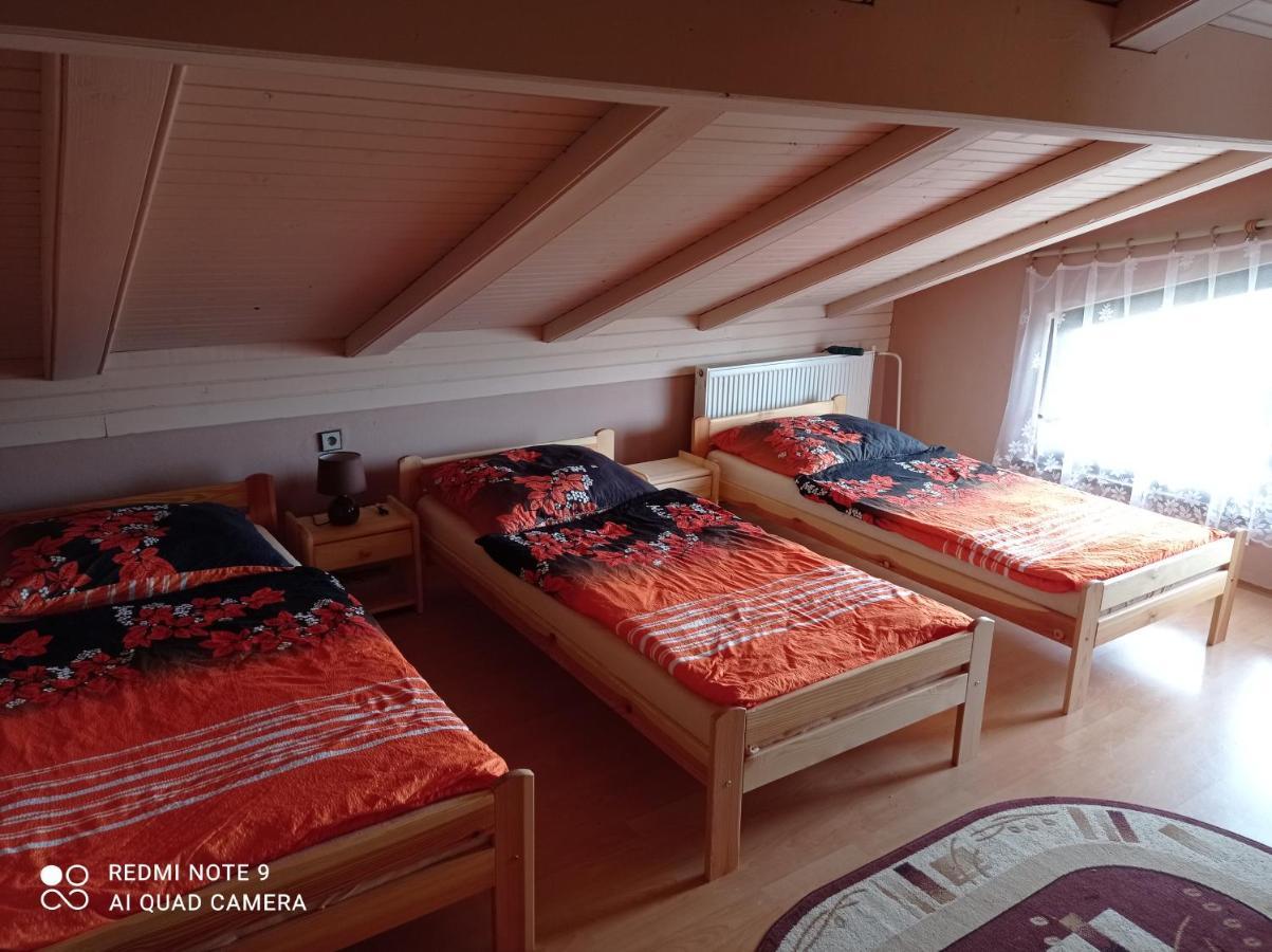 Penzion Sarka Hotel สตราบา ภายนอก รูปภาพ