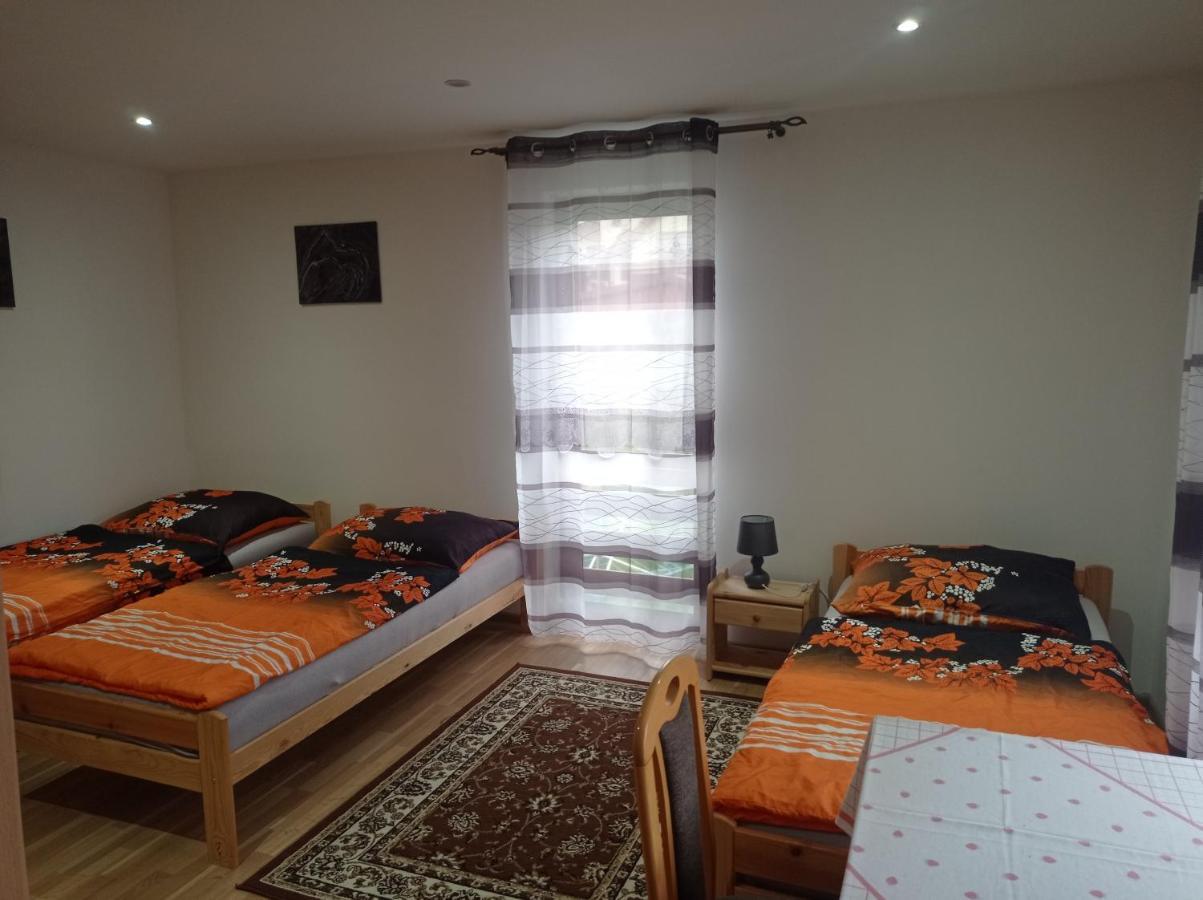Penzion Sarka Hotel สตราบา ภายนอก รูปภาพ