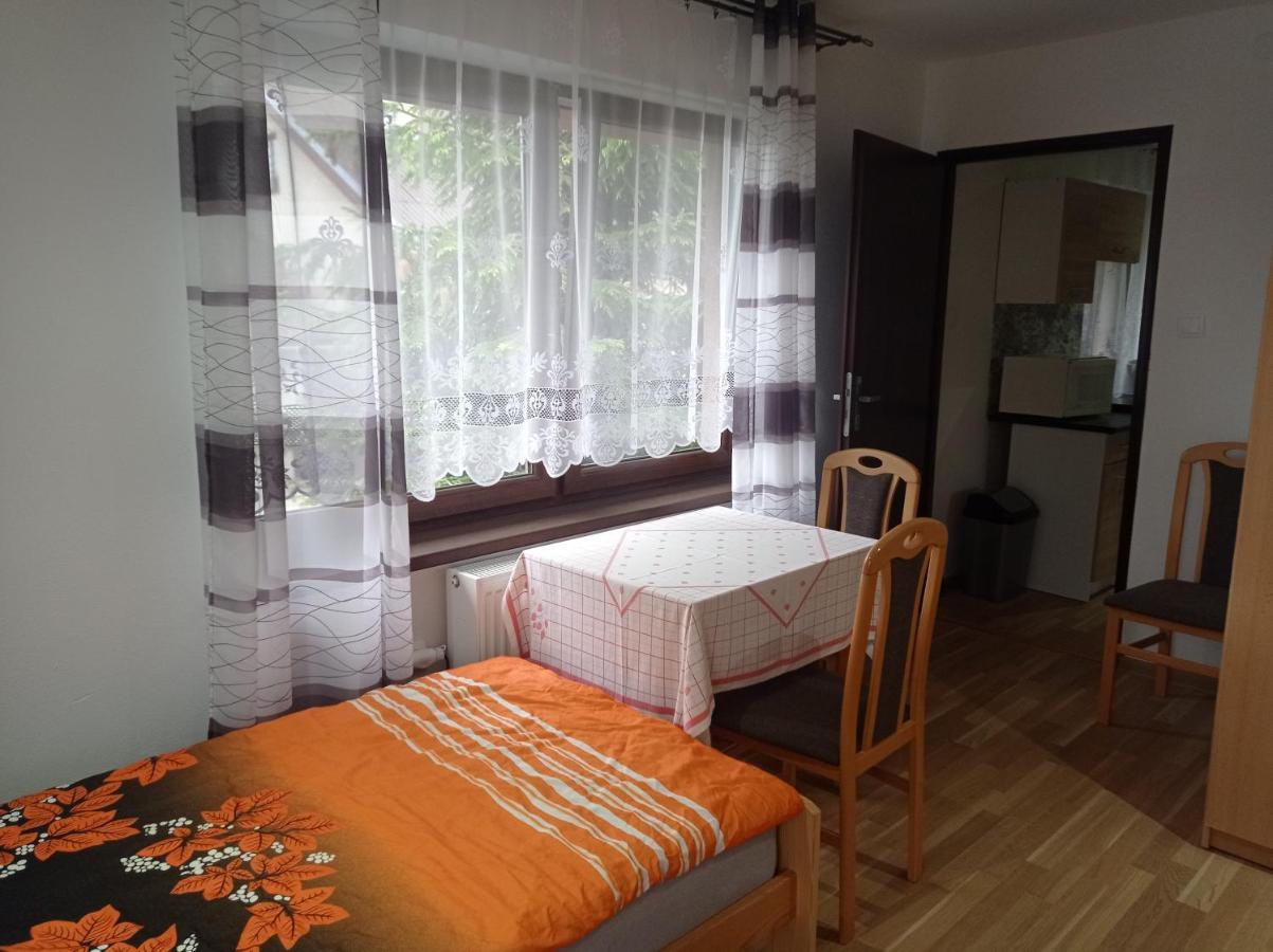 Penzion Sarka Hotel สตราบา ภายนอก รูปภาพ